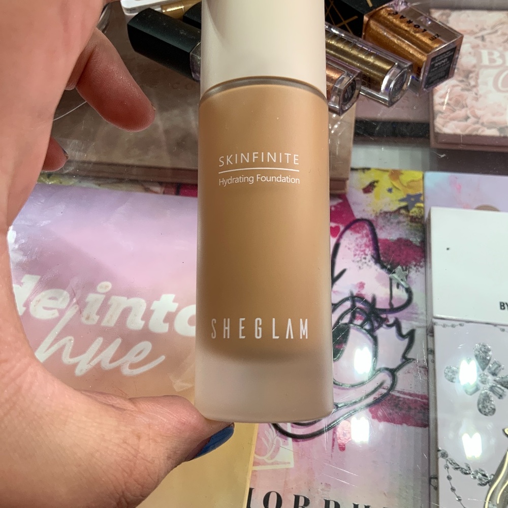 She Graham skinfinit hydrating foundation in shade wheat